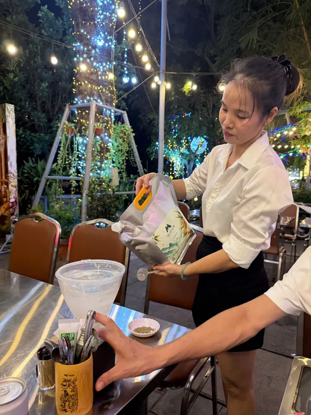 Phục vụ rượu từ túi 5 lít tại nhà hàng