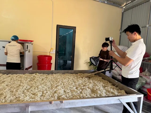 Xưởng sản xuất và đội ngũ quay phim